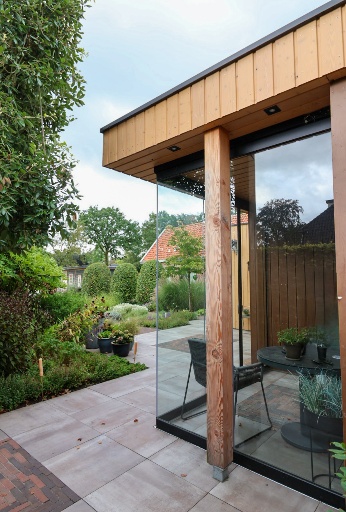 Houten uitbouw — buitenaanzicht