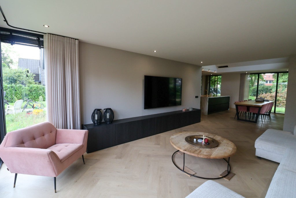 Witte woning — raampartij